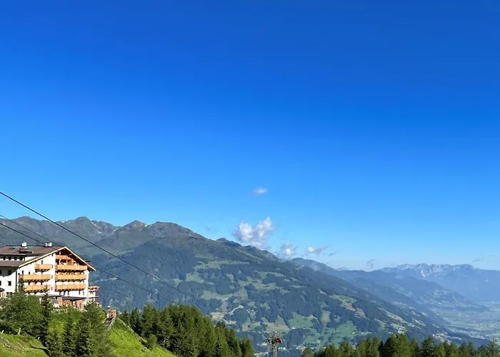 吉罗斯汀伯格酒店 3*