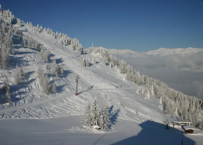 吉罗斯汀伯格酒店 3*